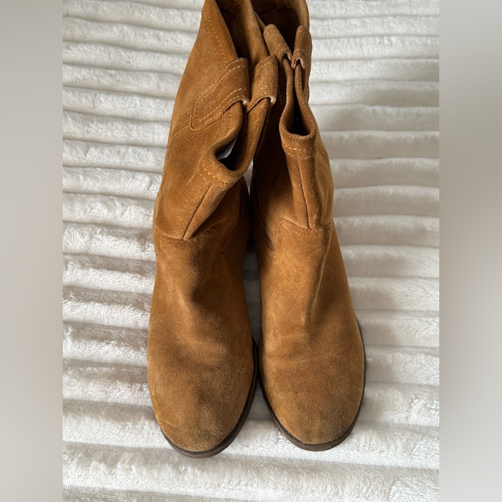 Like new Naturalizer boot, distressed suede look